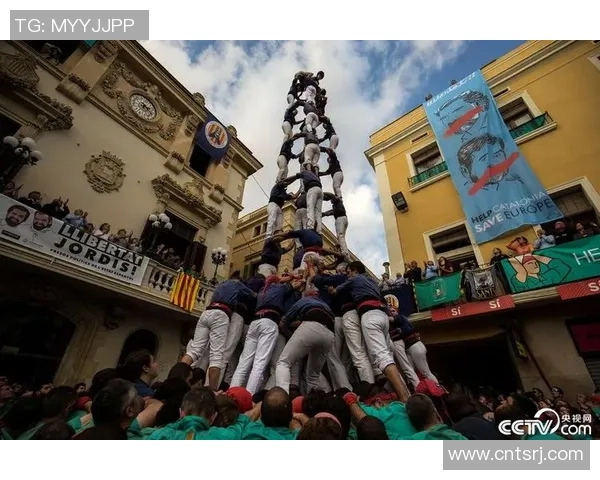 夺冠瞬间的狂欢与泪水：团队齐心协力叠罗汉庆祝的感人时刻